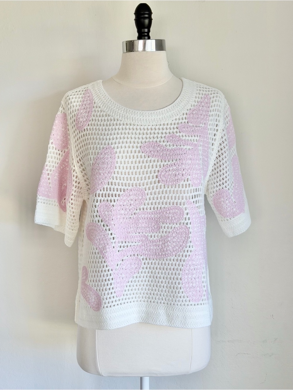 Gemma + Jane Embroidered open Knit Mesh Sweater White Pink, Sz M